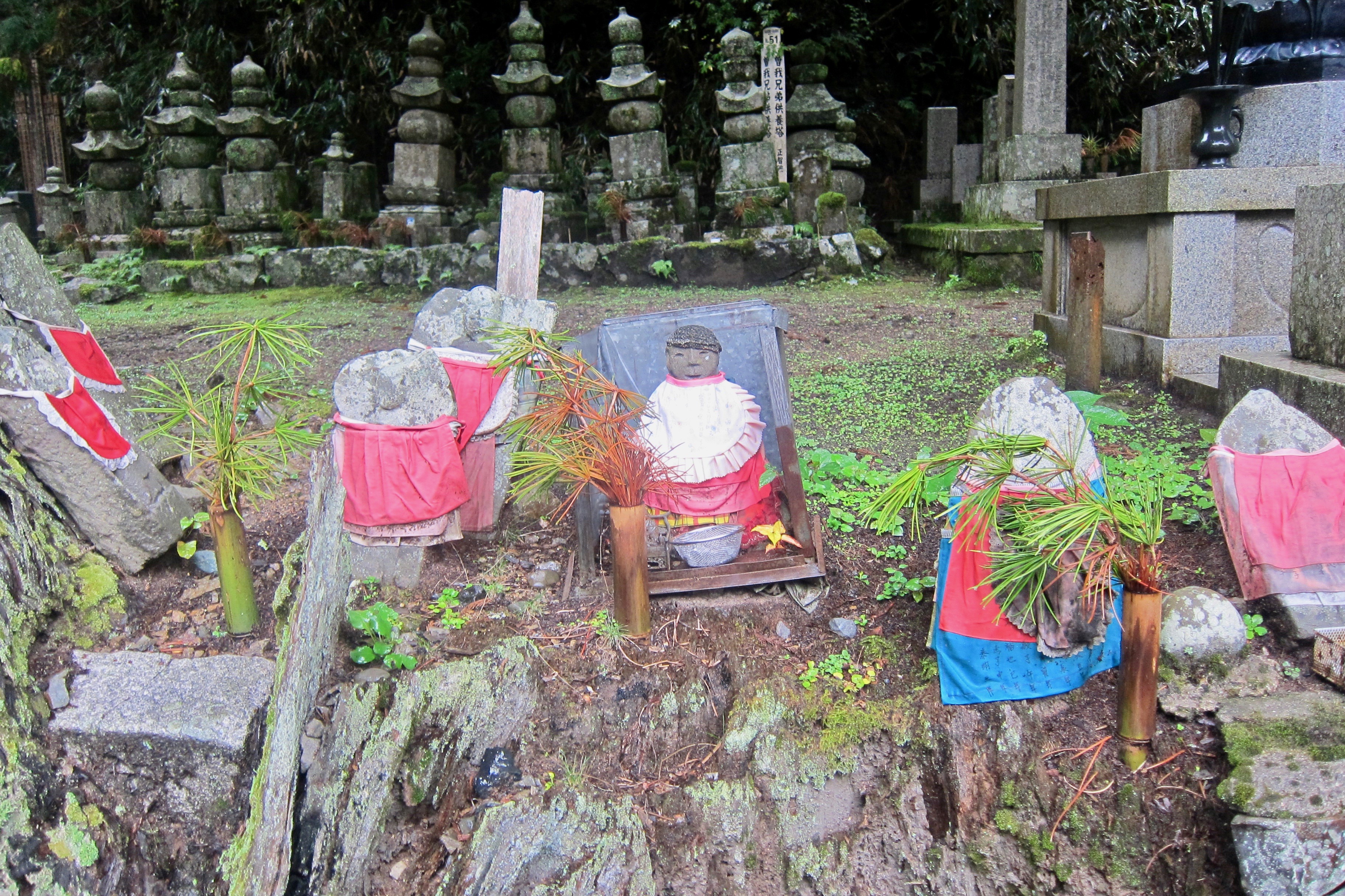 okunoin cemetery Koyasan japan