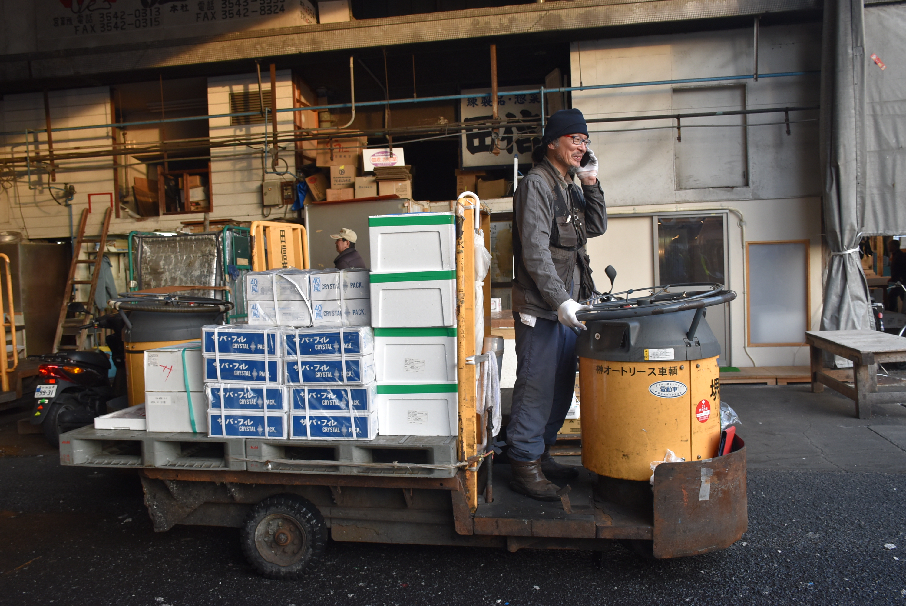 tsukiji market tuna auction