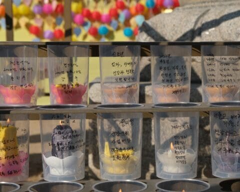 korean-new-year-tradition-bongeunsa-temple-seoul