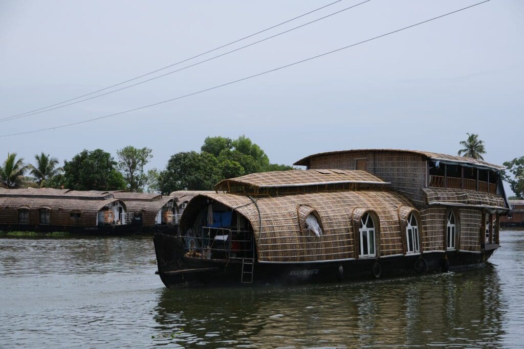 houseboat alleppey kerala