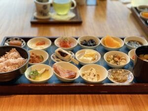 tsumugi-temple-18-dish-breakfast-tokyo