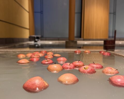 apple-bathing-aomori-apple-onsen