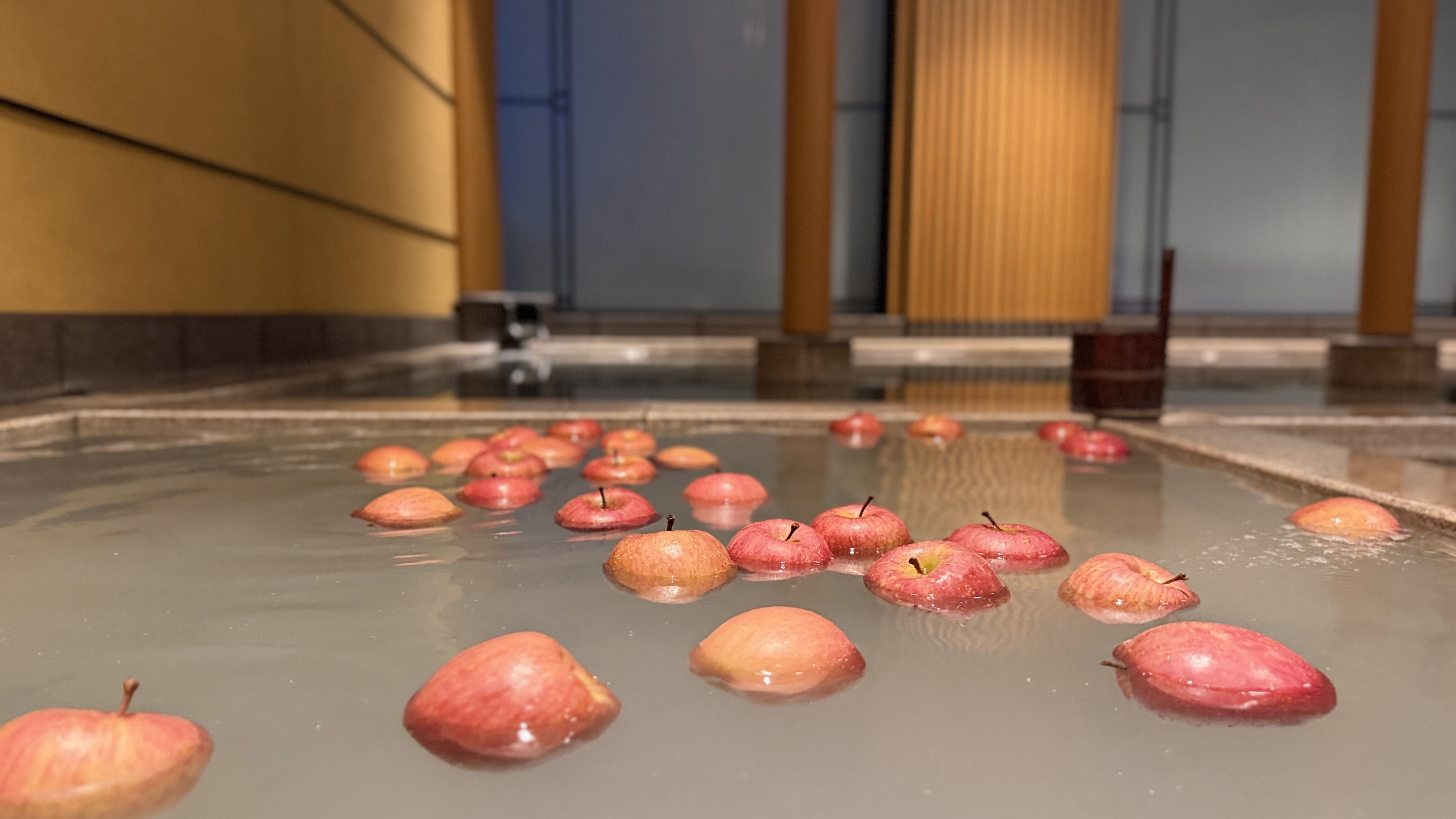 apple-bathing-aomori-apple-onsen