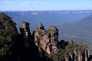 Three sisters christmas-july-blue-mountains-nsw-australia