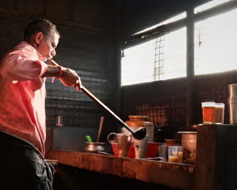 raja-tea-shop-alappuzha-kerala-india