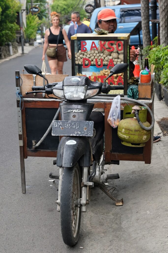 jakarta-street-vendors-vanishing-trades